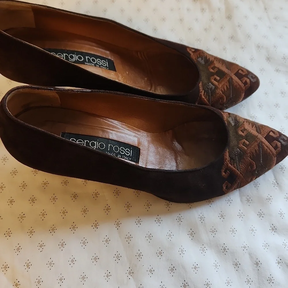 Sergio Rossi Brown Suede Embroidered Toe Kitten Heels Pumps sz 38.5/8.5